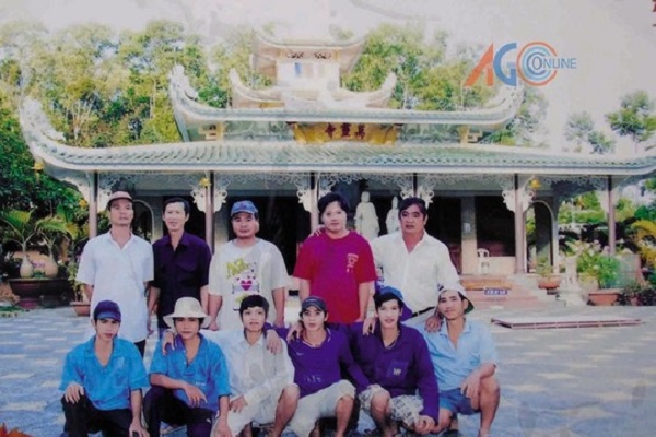 Thăm lại làng 'thần đèn' ở miền Tây