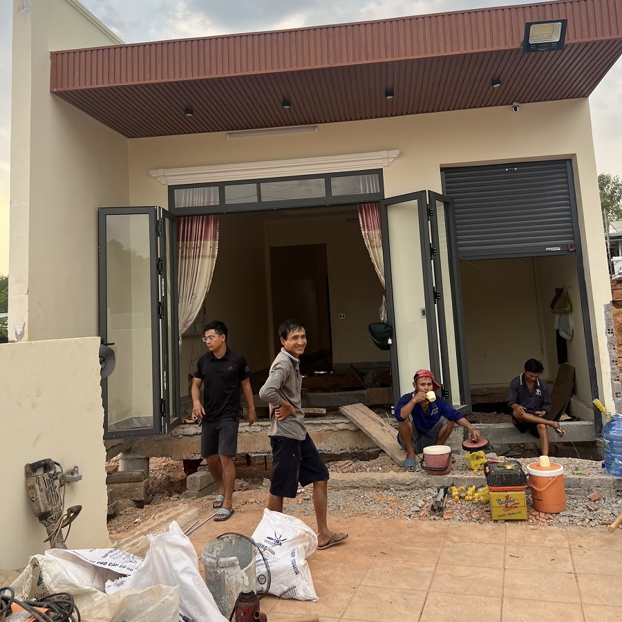 Di dời nhà xề ngang 5m tại Bình Phước do xây nhầm đất