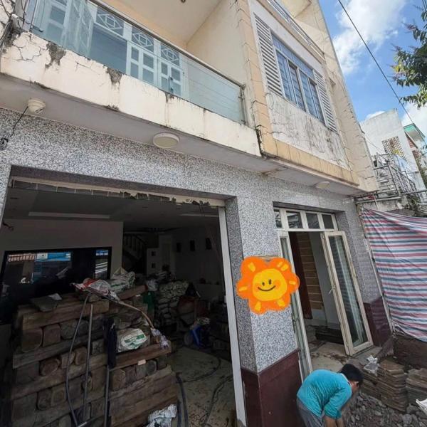 Công trình nâng nhà 2 tầng diện tích 160m² lên cao 60cm tại TP Cần Thơ do thấp hơn mặt đường