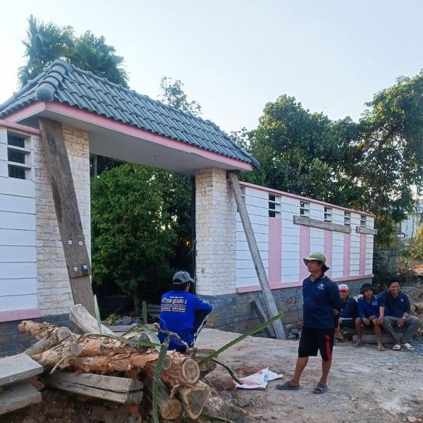 Di dời hàng rào cao 3m dài 27m di dời lùi về sau 50cm và nâng cao 40cm do trúng giải tỏa lộ tại Bình Dương