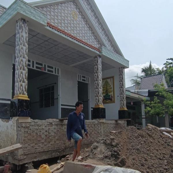 Di dời nhà lùi 40m quay 180 độ và xề ngang 25m tại Hậu Giang