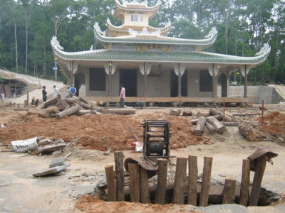 di doi chua van linh tai nui cam an giang nang hon 3000 tan xoay 180 do xe ngang 20m 1